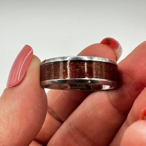 Men's size 12.5 brown metal/resin center and silver tone metal ring!